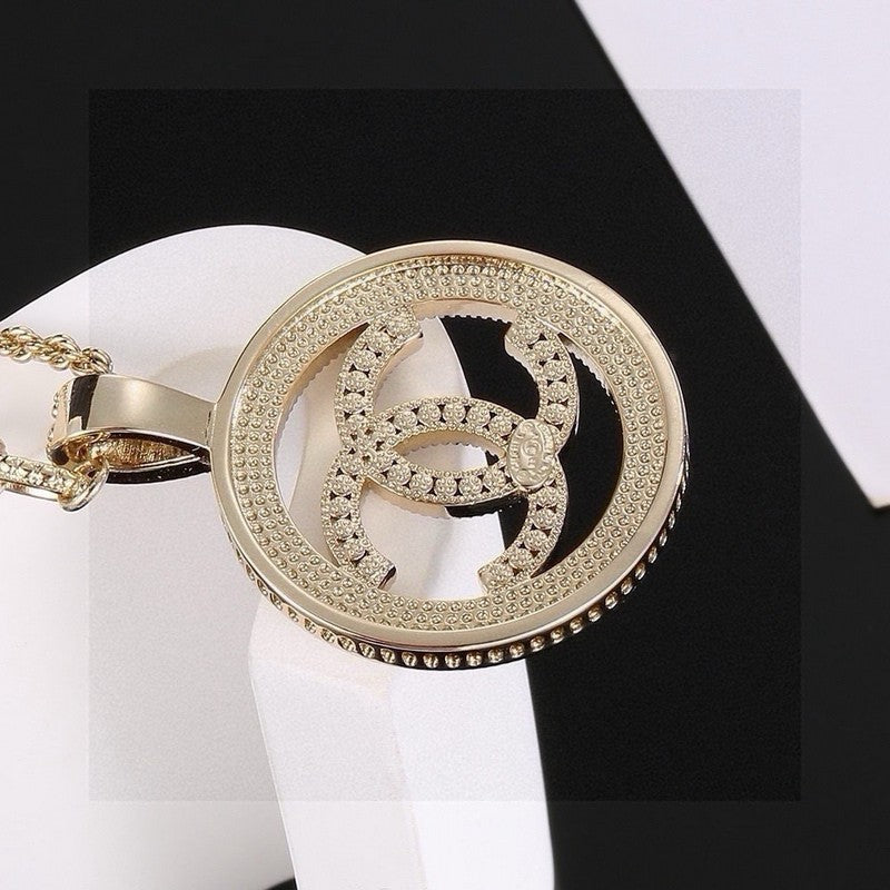 18K  Chanel Pearl Round Gold Necklace